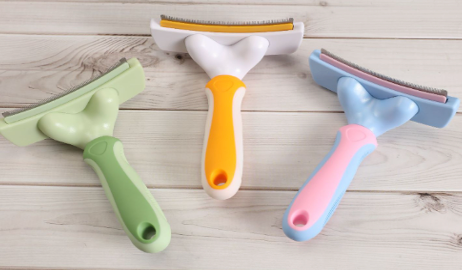 Self-Cleaning Deshedding Comb for Cats & Dogs